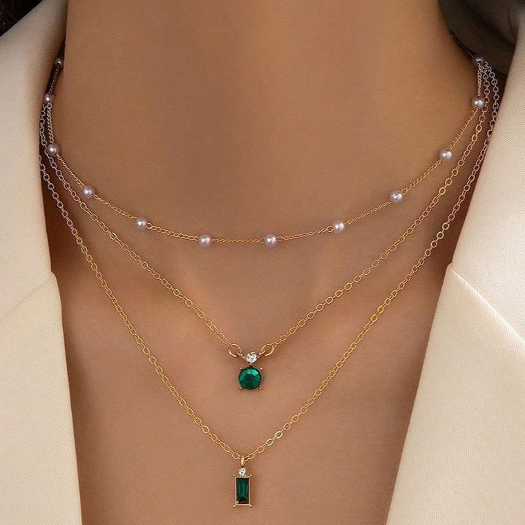 Baguette/Round Pendent With Link Chains